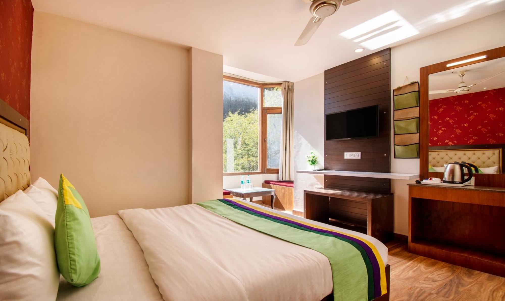 Ambika Residency, Near Hidimba Devi Temple Hotell Manāli Exteriör bild
