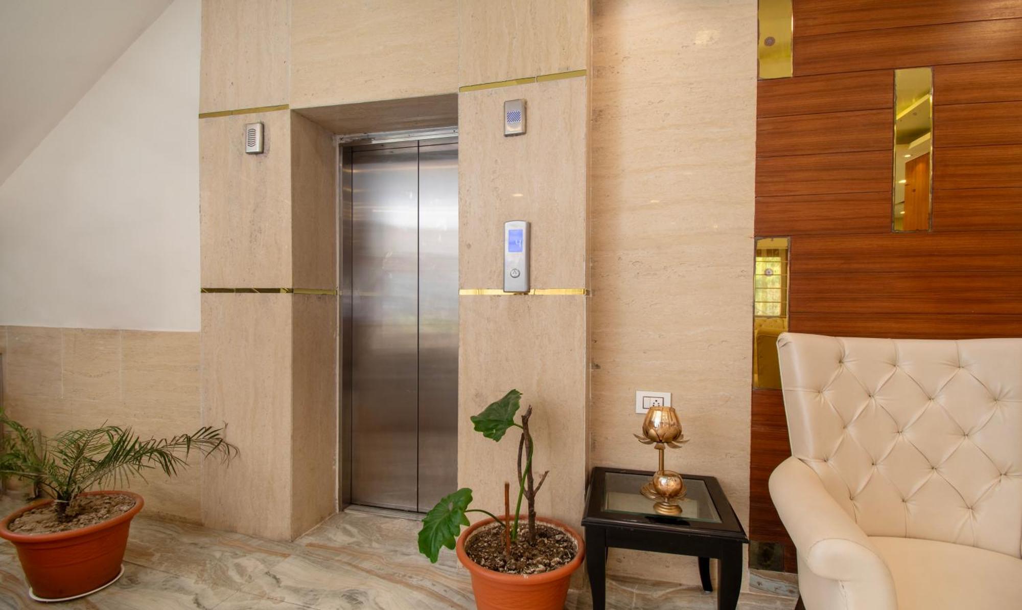 Ambika Residency, Near Hidimba Devi Temple Hotell Manāli Exteriör bild