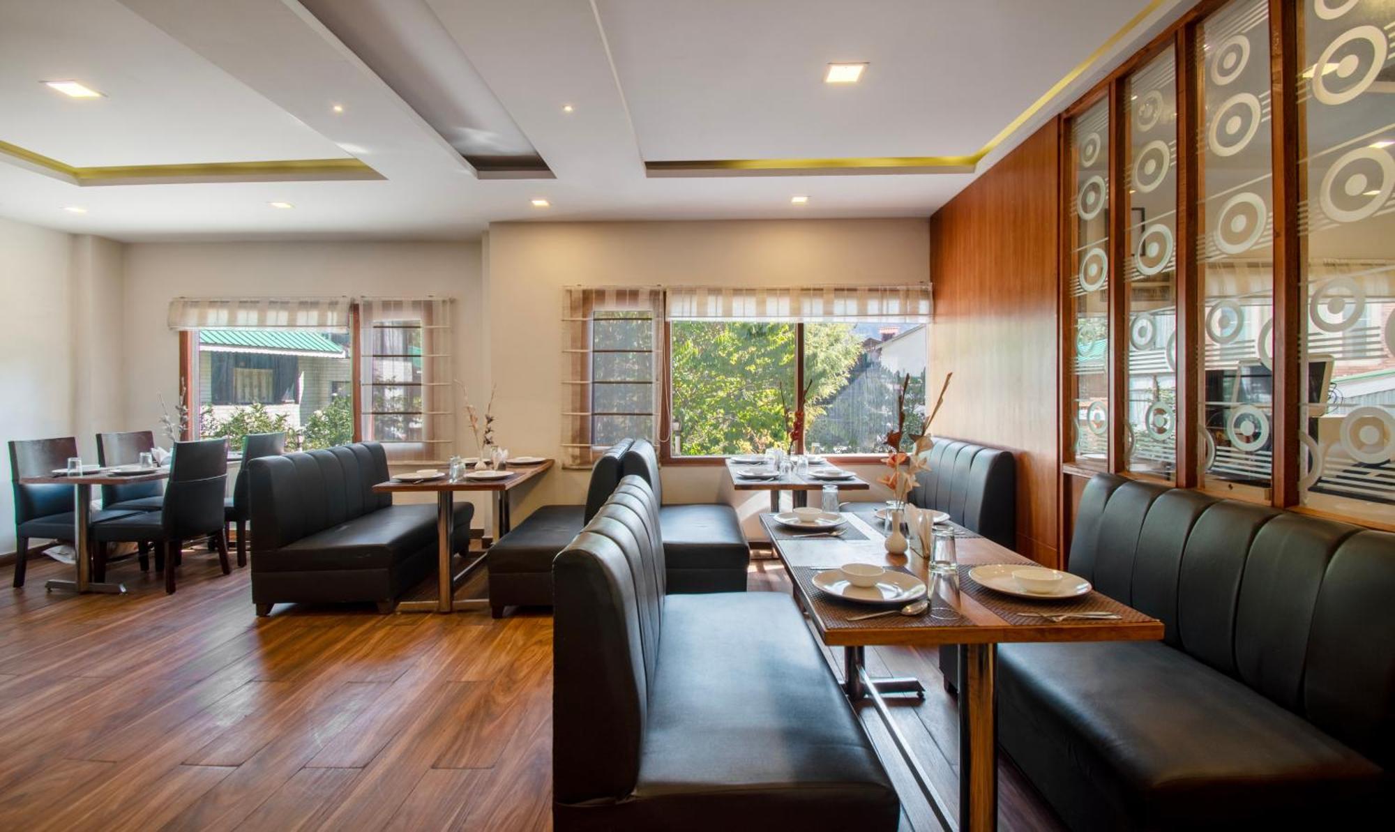 Ambika Residency, Near Hidimba Devi Temple Hotell Manāli Exteriör bild